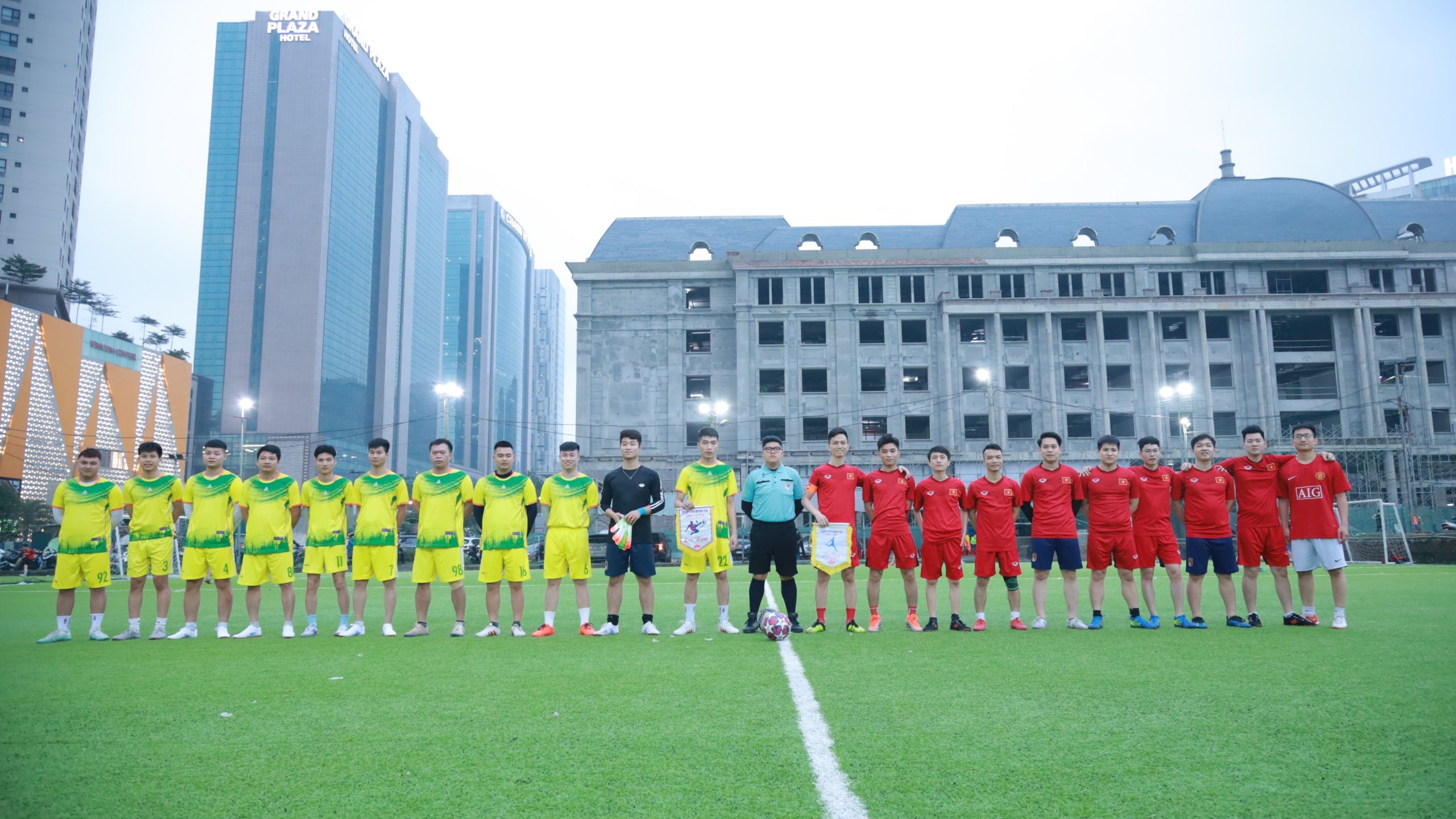 Trận giao hữu bóng đá và nhà máy HBT đã diễn ra thành công