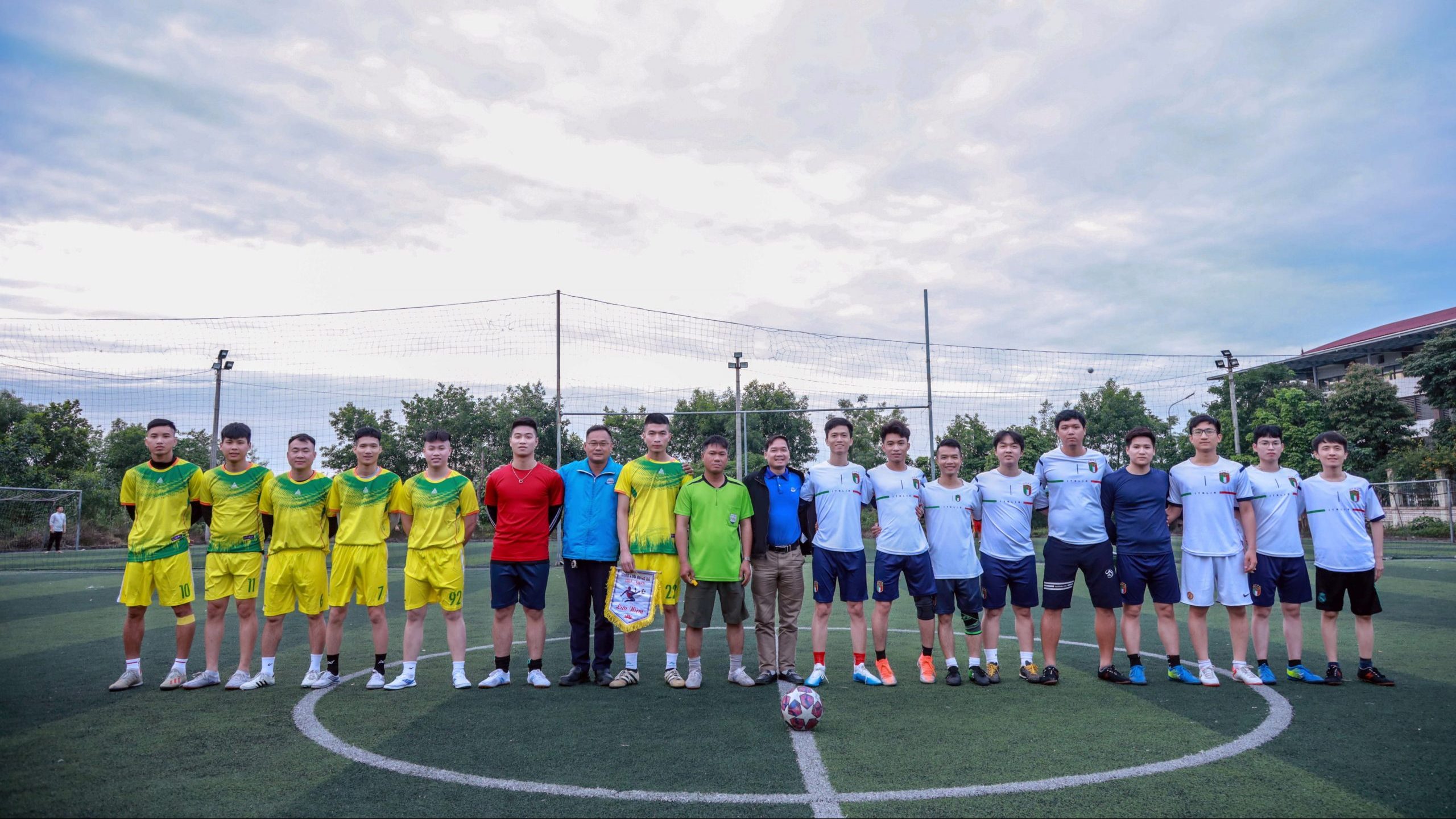 Giao hữu bóng đá Eastern Sun với Nhà máy HBT