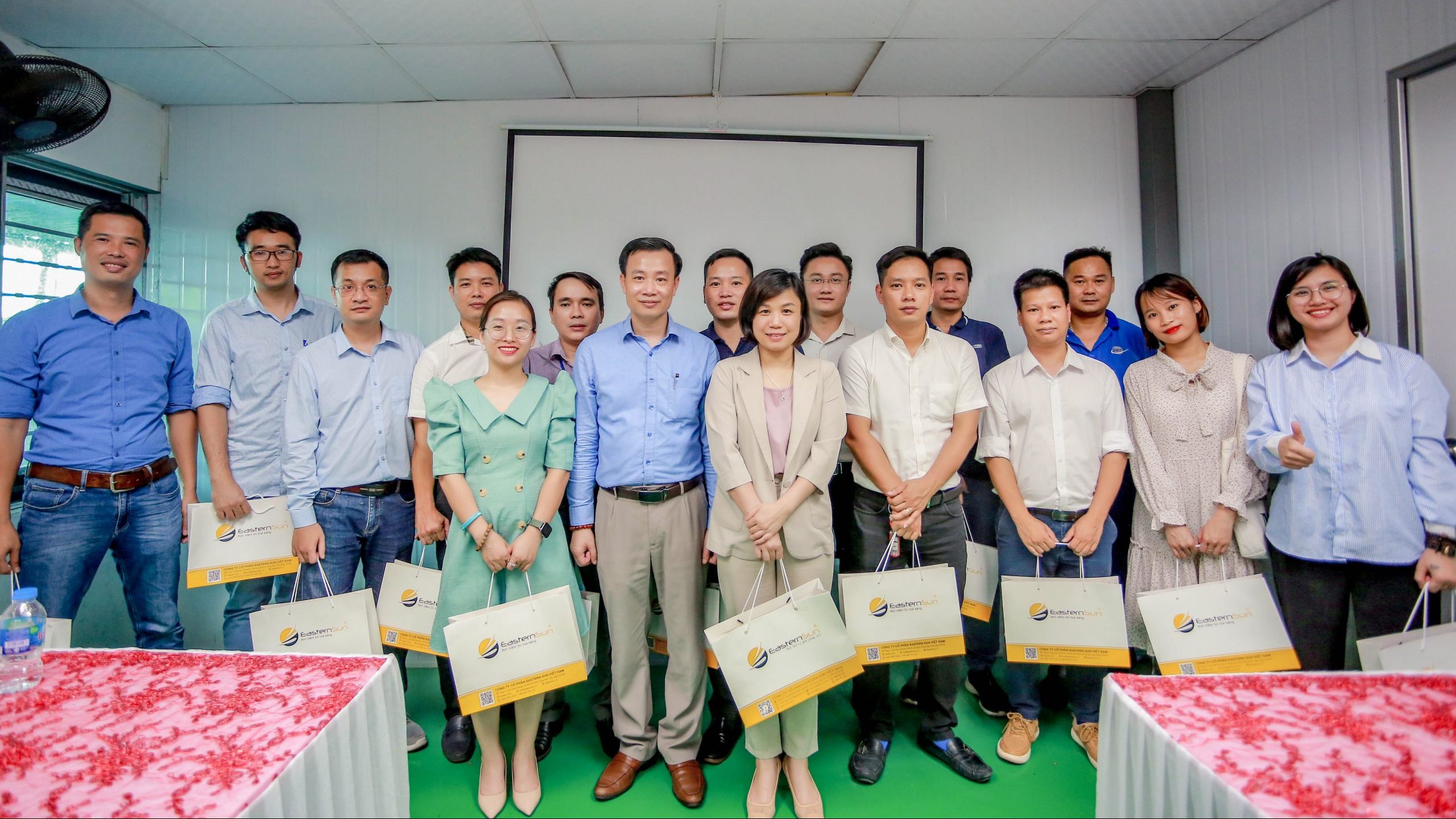 Eastern Sun và Nhà máy HBT tổ chức buổi tham quan với hiệp hội Vasi